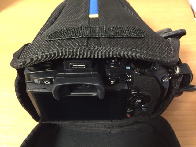E-M1用ソフトカメラケース CS-42SF 普段使いのバッグでの持ち運びに最適なケース