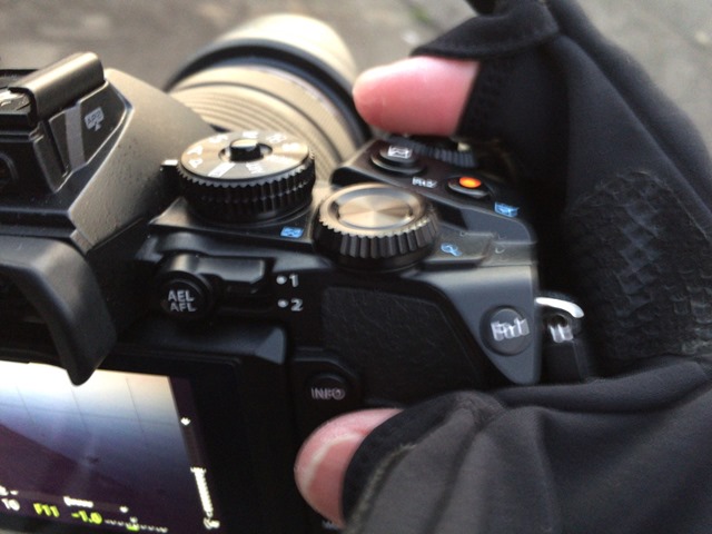 フィンガーシューティンググラブ 寒い日の撮影には必須！指が出せるカメラグローブ