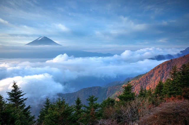 山梨県 新道峠より日本一の眺望と言われる絶景の富士山を撮る