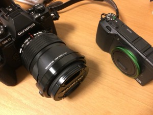 デジカメってこれ一台があれいばイイ！。。。とはならないモノですね