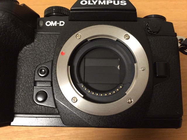 【トラブル】OM-D EM-1 のシャッター幕が閉じたまま上がらなくなった!