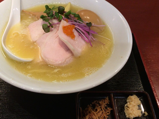 篝(かがり) ラゾーナ川崎店 濃厚かつ上品な鶏白湯ラーメンは和食のようだ!